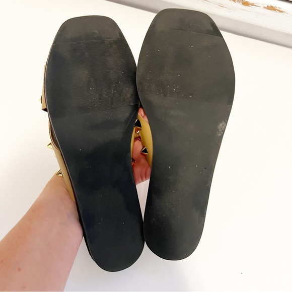 Steve Madden Cognac Gold Spiked Flat Sandal Size 9 - Picture 7 of 7